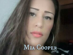 Mia_Cooper