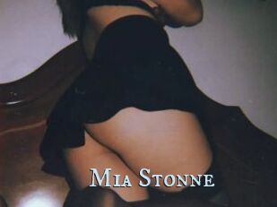 Mia_Stonne